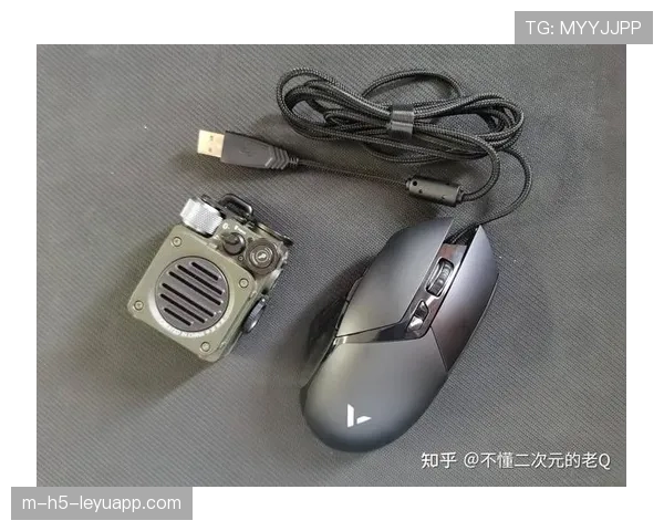 [战队名]官宣跨界：联手顶尖运动品牌推出“电竞专用足底按摩鞋”，这操作也太骚了。🧥